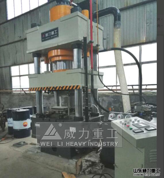 錨桿托盤液壓機車間