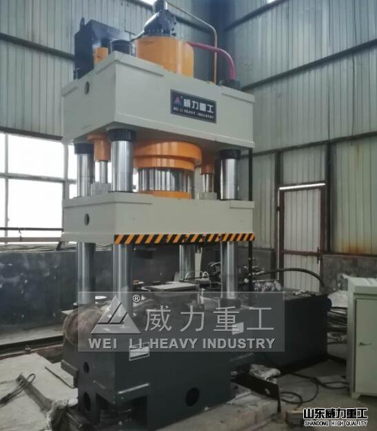 錨桿托盤液壓機車間