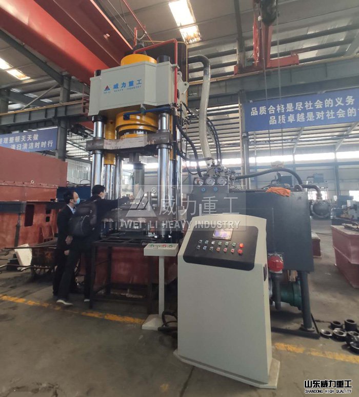 500噸四梁四柱液壓機壓制健身啞鈴