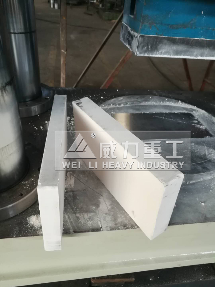 四梁四柱液壓機壓制成型陶瓷塊