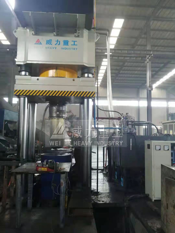 山東威力重工碳素坩堝液壓機(jī)生產(chǎn)廠家