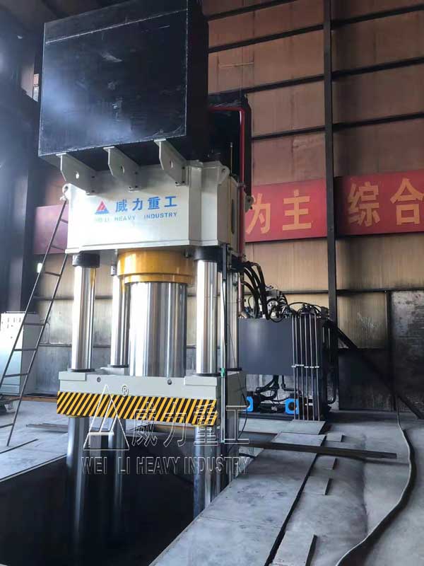 熱壓碳素坩堝成型液壓機(jī)