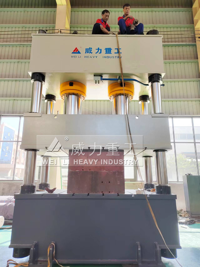 山東威力重工復(fù)合材料液壓機